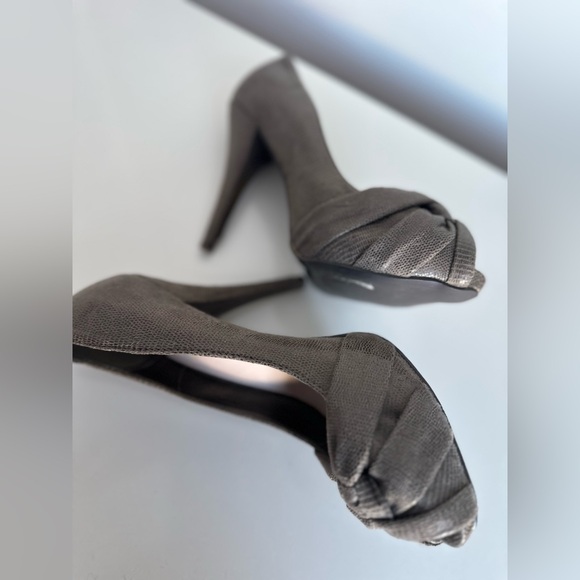 Pegabo Heels - Picture 5 of 8